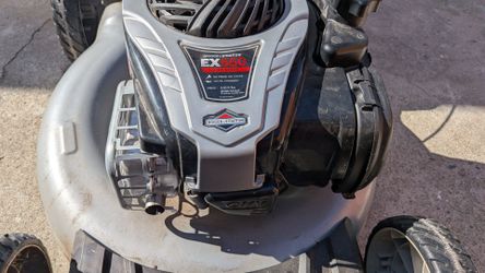 Gas Push Lawn Mower Briggs & Stratton EX550