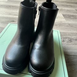 Kids black boots new never been used size 13