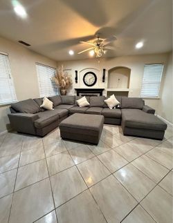 Large Modern Charcoal U-Shaped Sectional Sofa + Ottoman – Excellent Condition