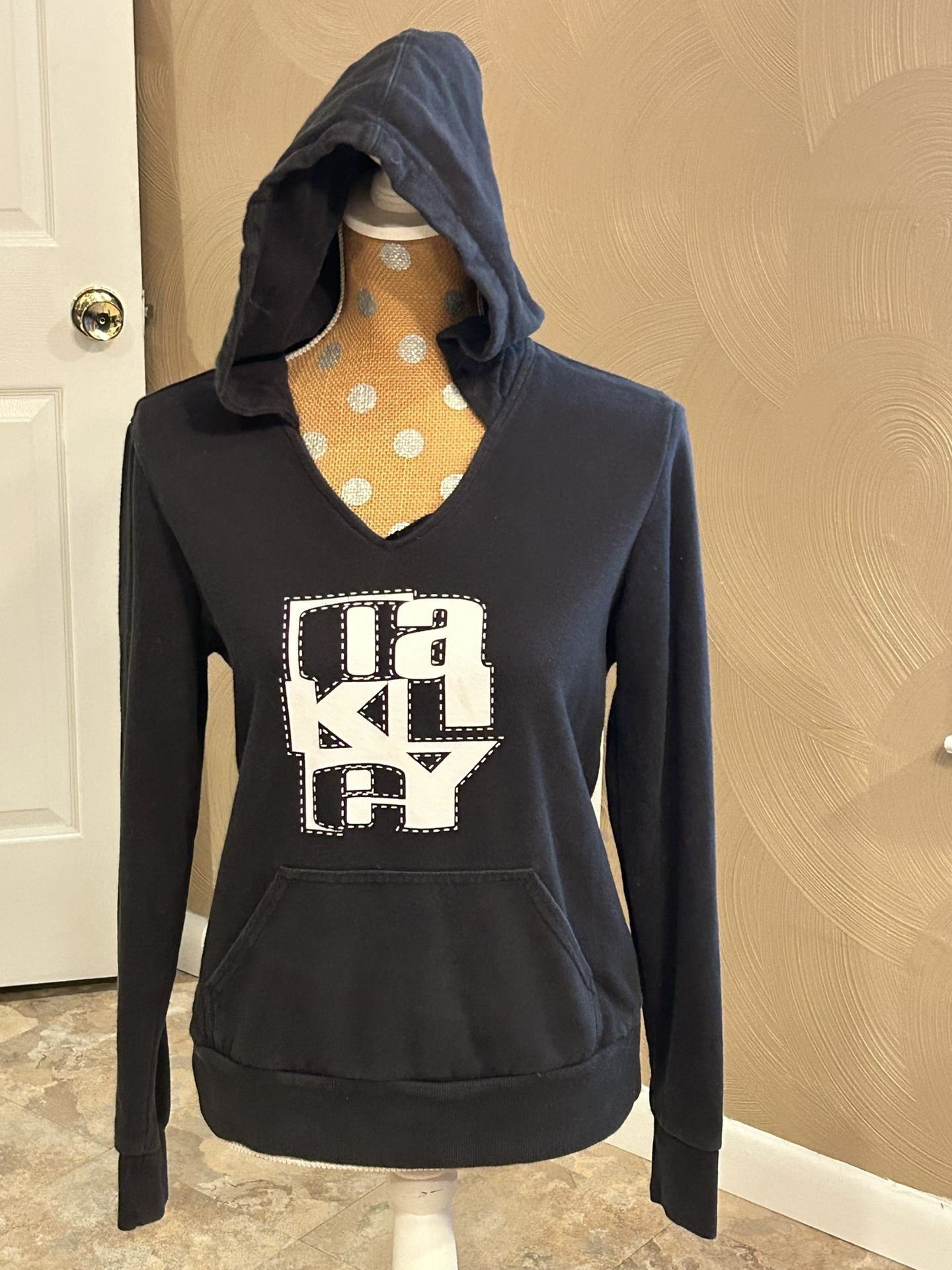 Oakley Sweatshirt Womens Medium Black Hoodie Front Spellout Pullover Kangaroo