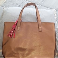 Large Shoulder Tote Bag In An Attractive Faux Leather.