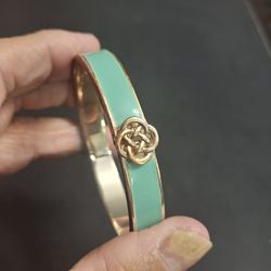 Stella & Dot Gold Plating Over Brass Turquoise Teal Enamel Lindsey Hinged Bangle Bracelet With Celtic Knot Closure & Stella & Dot Stamped