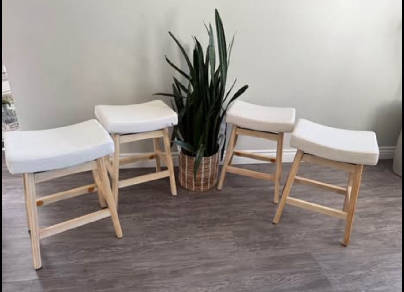 Bar Stools Set of 4, Barstools with Sturdy Wood Legs, Saddle Seat Counter Height Bar Stools for Kitc