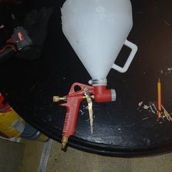 Central pneumatic  1-1/2,gallon texture spray gun