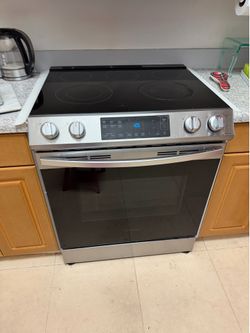 Oven with cooktop ($1800 new)