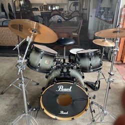 Pearl Drum Set