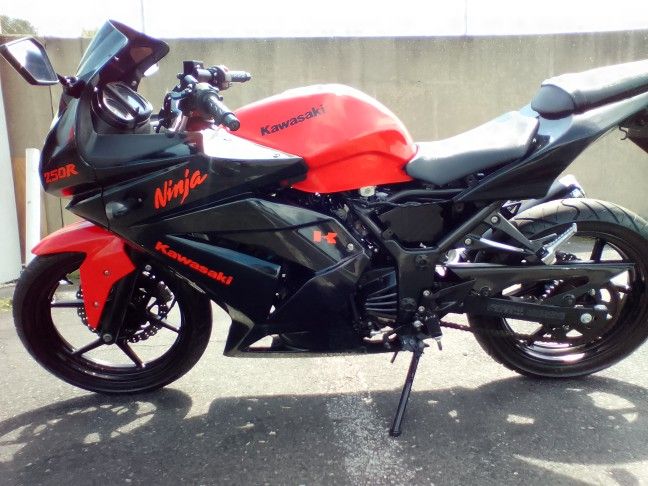 2010 Kawasaki Ninja 250R Kawasaki Ninja 250R
