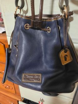 In excellent condition Dooney And Bourke Purse