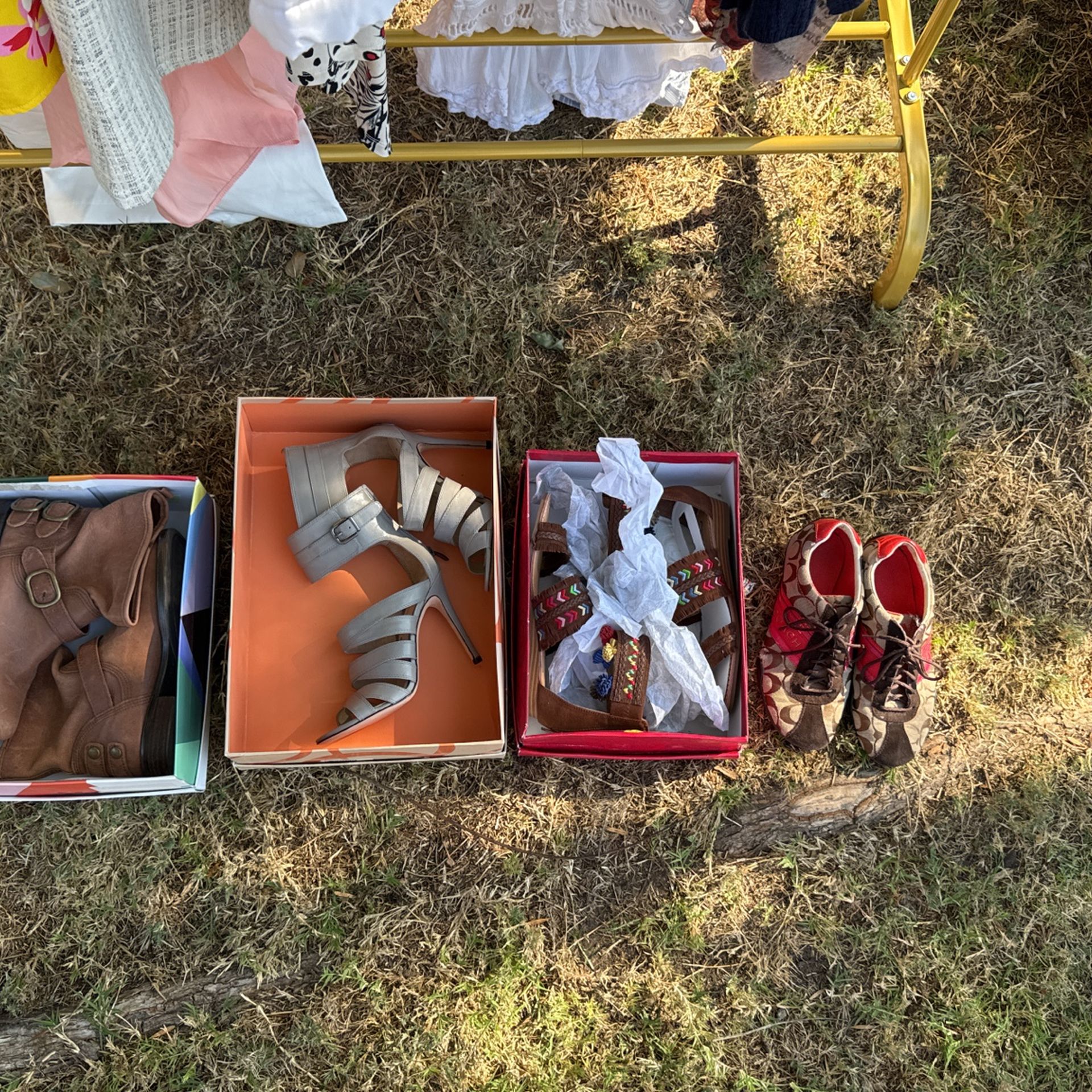 FREE Lot of Women Shoes Size 6 In 