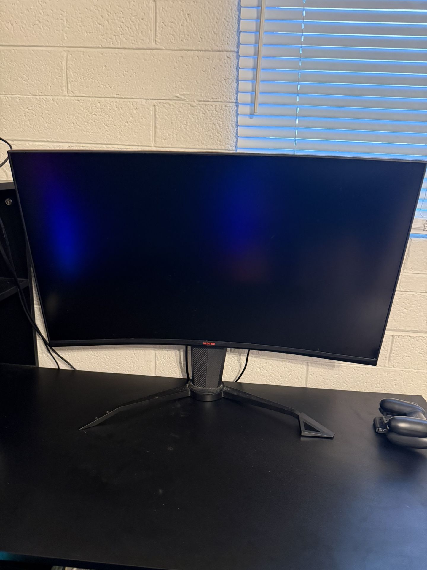 Curved 32in Viotek Gaming Monitor