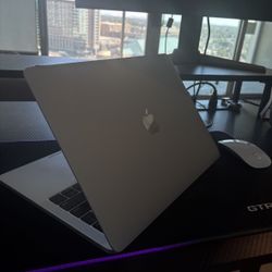 2019 MacBook Pro 13-inch Screen with Touch-Bar (CHARGER INCLUDED)