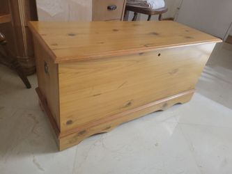 Toy box/cedar chest