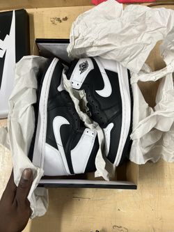 BLACK & WHITE AIR JORAN 1 RETRO 9.5 SELLING FOR $159‼️