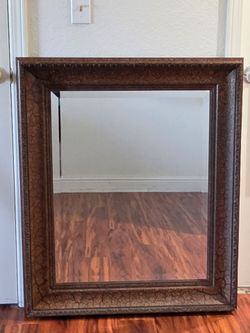 DECORATIVE MIRROR