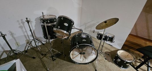 Rockwood Drum Set w/ Hardware & Cymbal