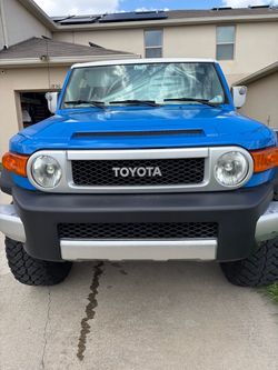 Toyota FJ Cruiser Blue SUV