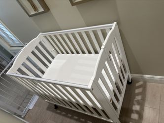 Portable Crib with Mattress