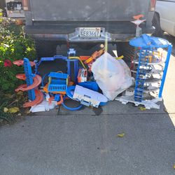 FREE HOT WHEEL TRACKS