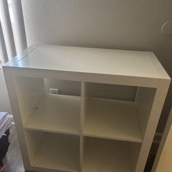 Simple White Shelf With 4 Cubes