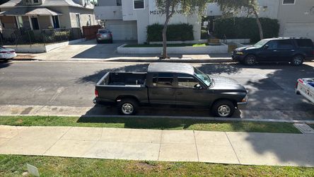 Dodge Dakota Quad Cab Pickup Truck