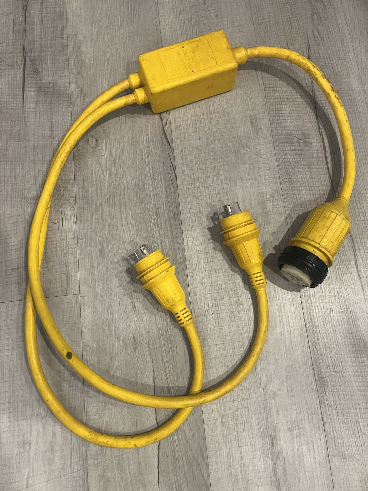 Marinco 167 Reverse Y Adapter