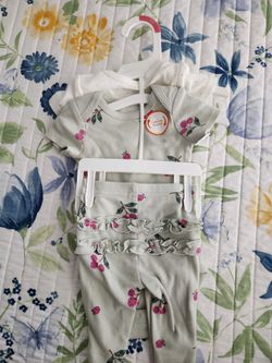 Newborn carters set