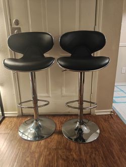 2 Black Bar stools