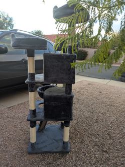 Multi-Level Cat Tree with Scratching Posts