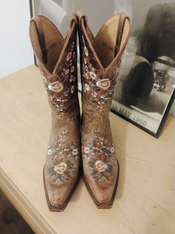 Shyanne Women's Maisie Floral Embroidered Western Leather boots