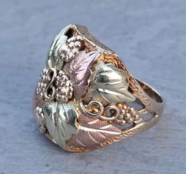 Black Hills Gold 10k/12k mens ring 14.5g Size 10