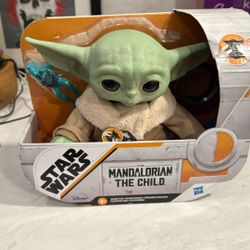 Star Wars , Baby Yoda toy