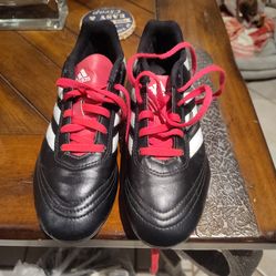 Adidas soccer cleats size 4