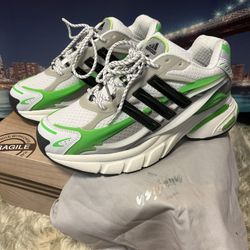 Adidas/ Pharrell Sneakers 