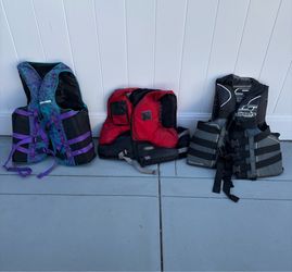 Life vest great for ocean or lake one extra large and two large larges all for one price Life vest great for ocean or lake one extra large and two lar
