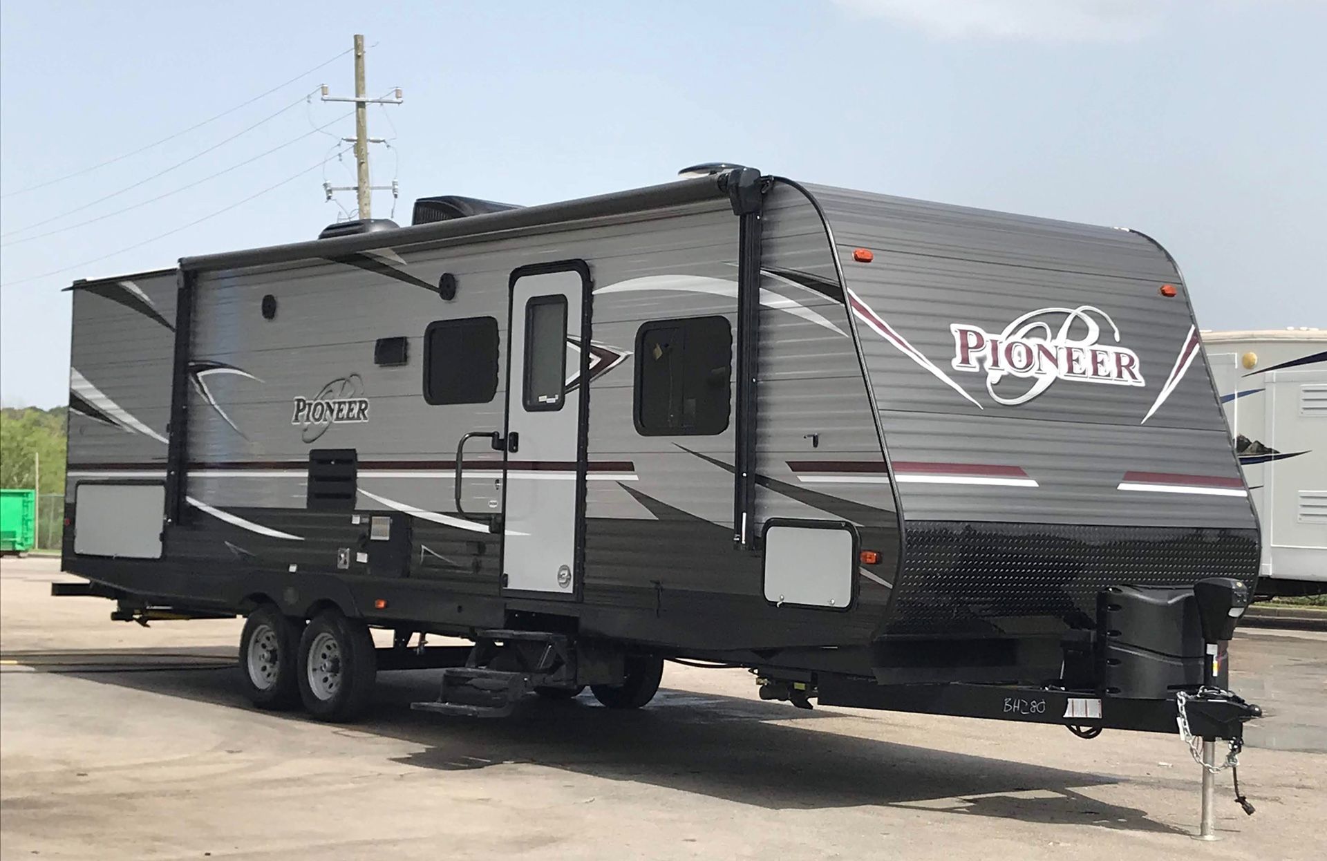 2019 RV Pioneer camper