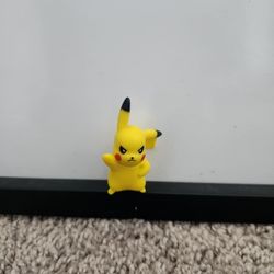 Tomy Nintendo Pokemon PIKACHU Fighting Figurine.