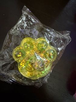 Yellow paw sugar squisy