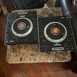 2 numark high quality v7 METAL turntables controllers high end virtual dj compatible pioneer hi def
