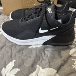 Nike Women’s Size 9