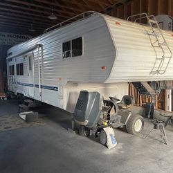 Fifth Wheel Toy Hauler