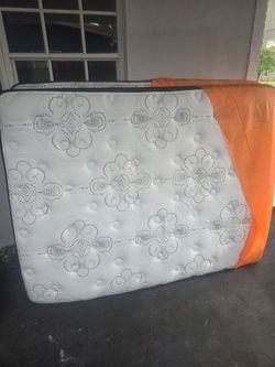 Selling queen size both