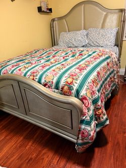 Queen Size Nisha Bed w/ 2 Nightstands – Tufted Headboard