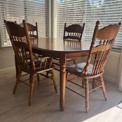 Vintage Red Oak Wood Dining Table Set - 6 Seat With Leaf - $450 OBO