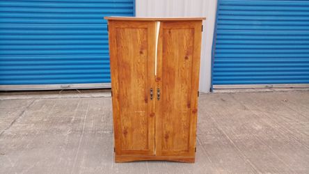 NEED GONE ASAP COMPUTER DESK ***MUST PICKUP AT EASY STOP STORAGE