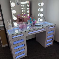 New Luxury  Smart Make Up Vanity