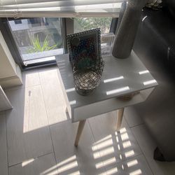 White Accent End Table 