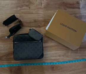 L v messenger bag