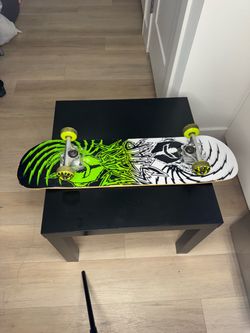 Darkstar complete skateboard black and Green 31 deck trucks 54mm wheels !!!!