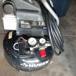 Husky Air Compressor 6 Ga + Hosel Like New