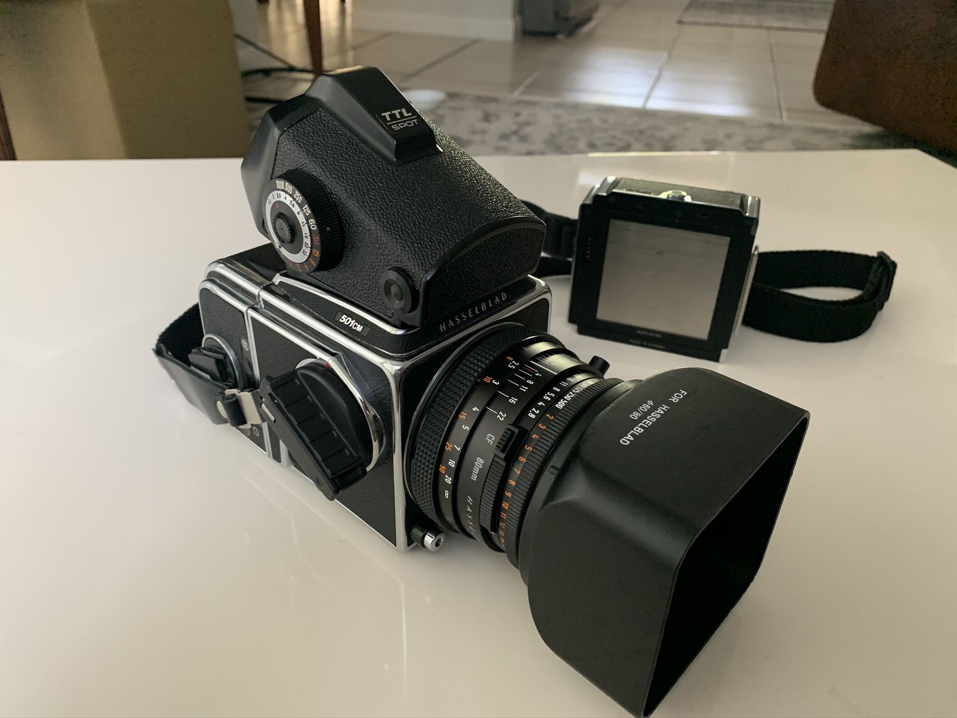 Hasselblad 501 CM w/ 80 mm 2.8 + 2 backs + visor + lightmeter + bag + tripod